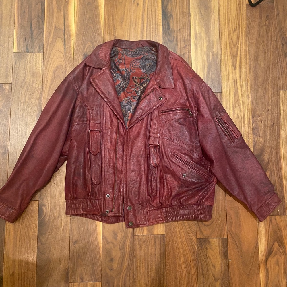 Vintage men’s red leather jacket size L fits oversized